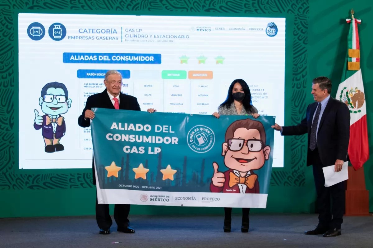 Reconoce Presidente responsabilidad social de gasolineras y gaseras