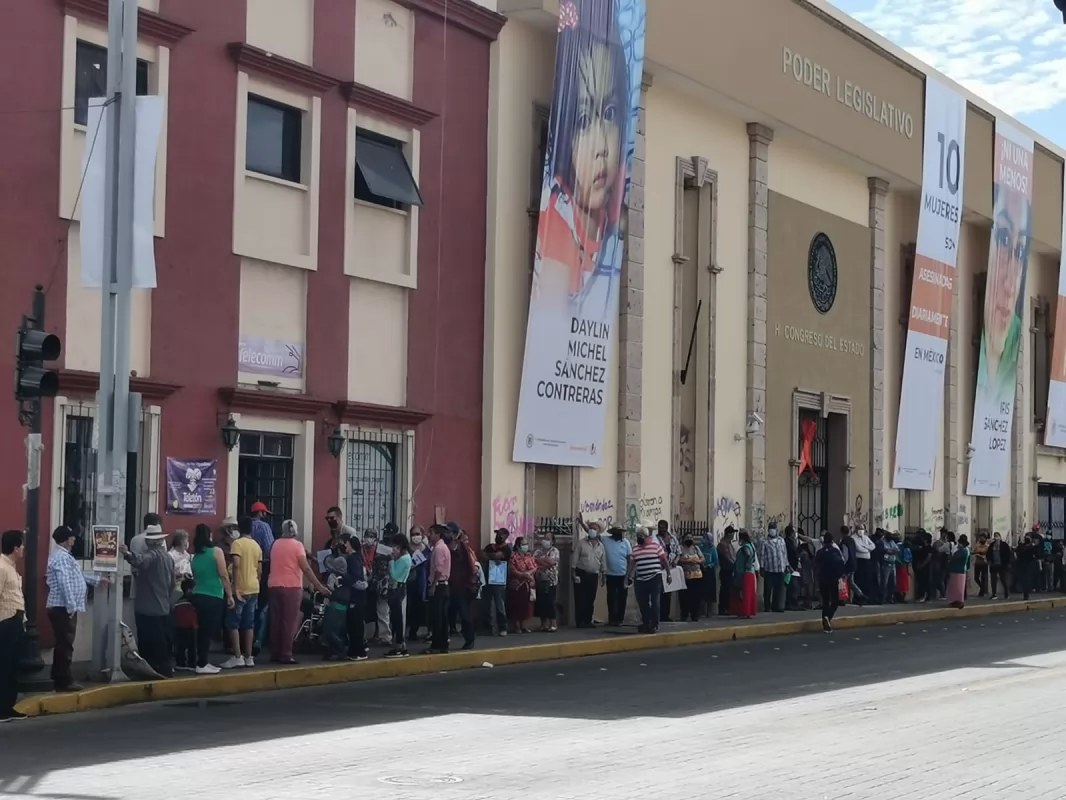 Gastan adultos mayores pensión federal en salud y vivienda