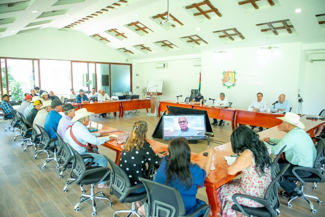 Maquinaria pesada en préstamo solidario para reducir costos de producción