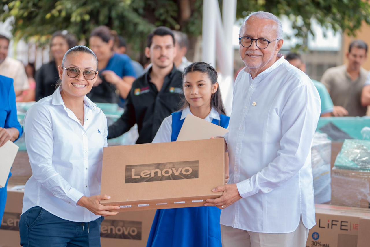 Impulsa Navarro Quintero la transformación educativa