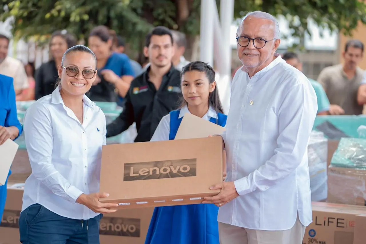 Impulsa Navarro Quintero la transformación educativa