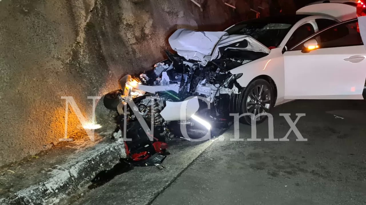 Mujer atropella y mata a motociclista