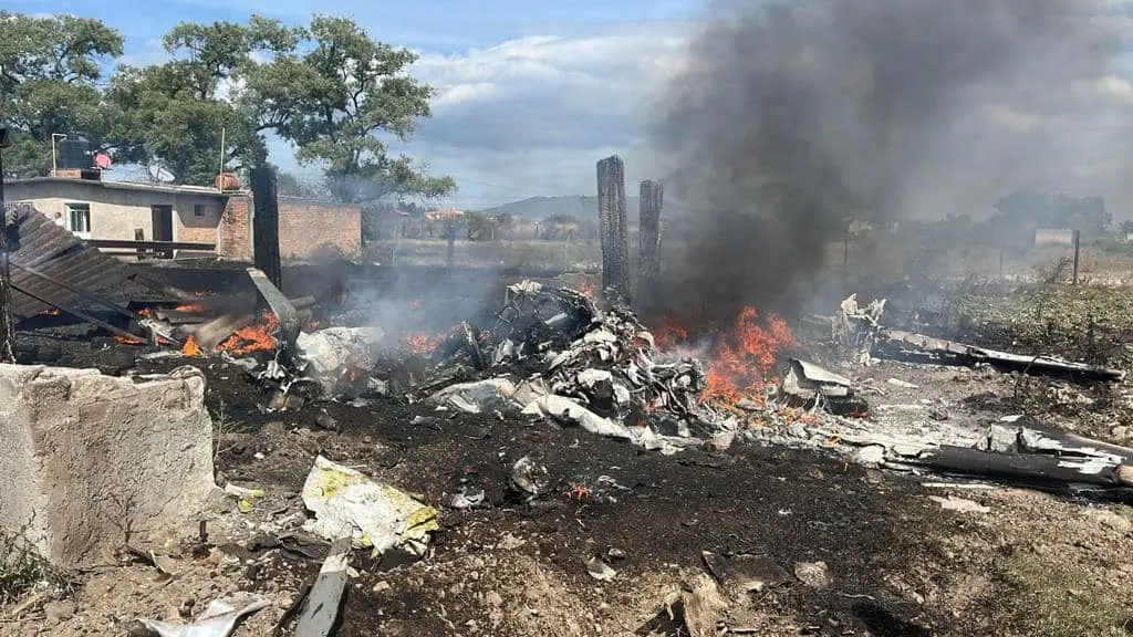 GALERÍA: Cae avioneta en Tepic, hay 4 muertos
