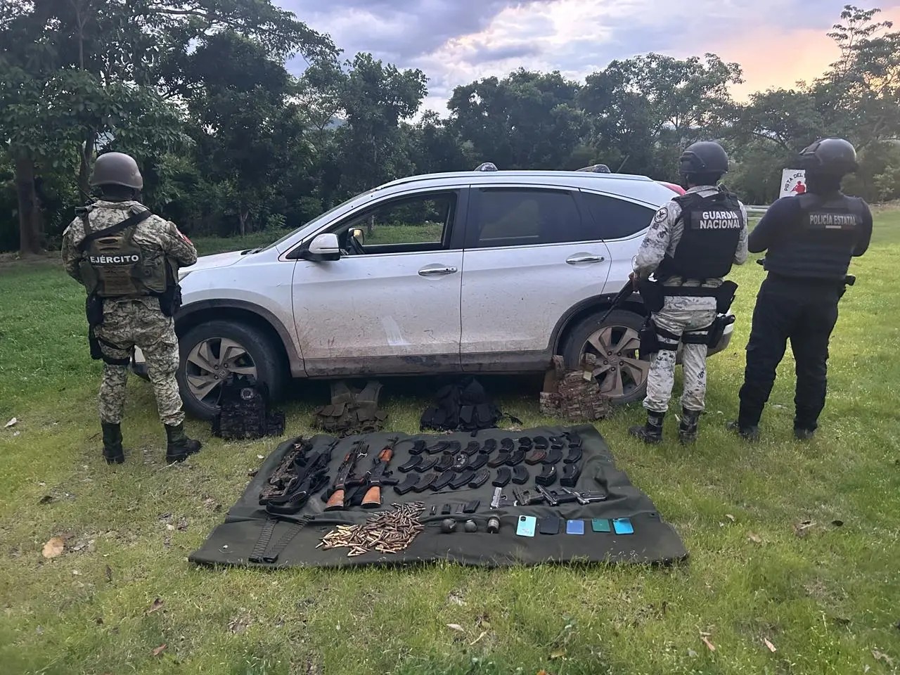 Aseguran arsenal en Huajicori; hay 4 detenidos