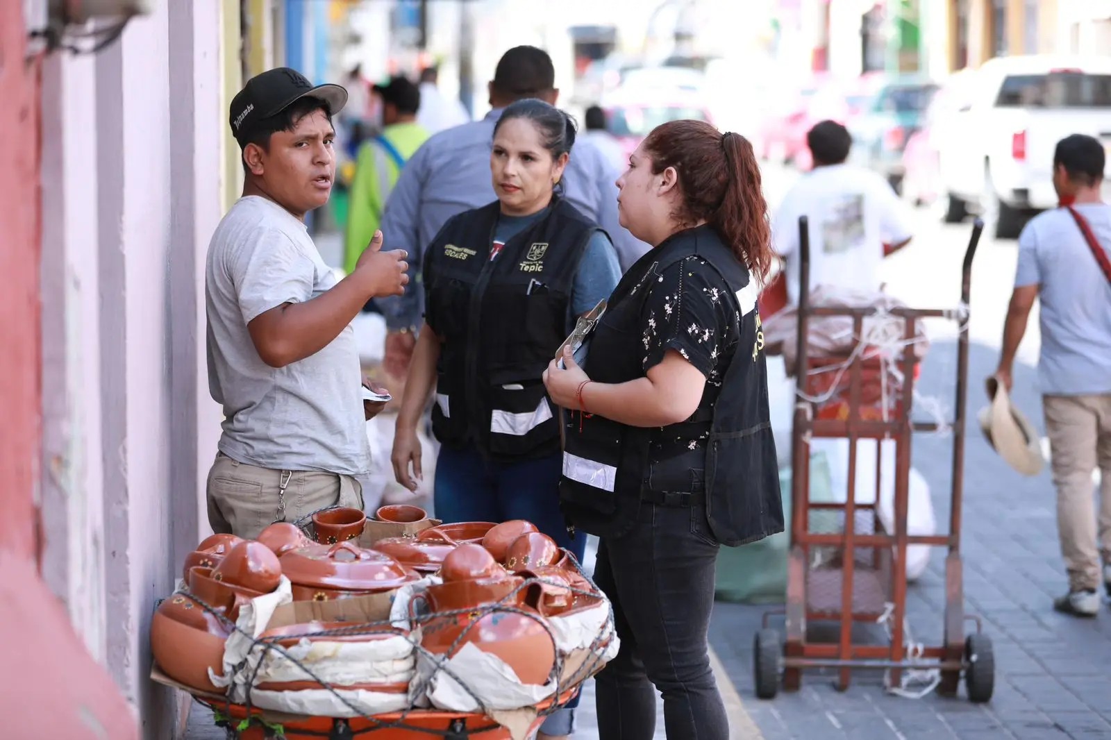 Libera Gobierno de Tepic banquetas para los peatones en el Centro histórico