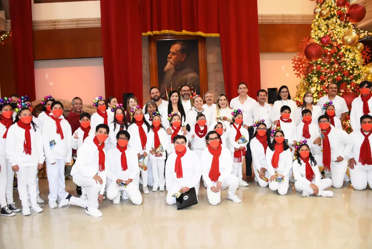 Llega la alegría navideña a la Casa del Pueblo