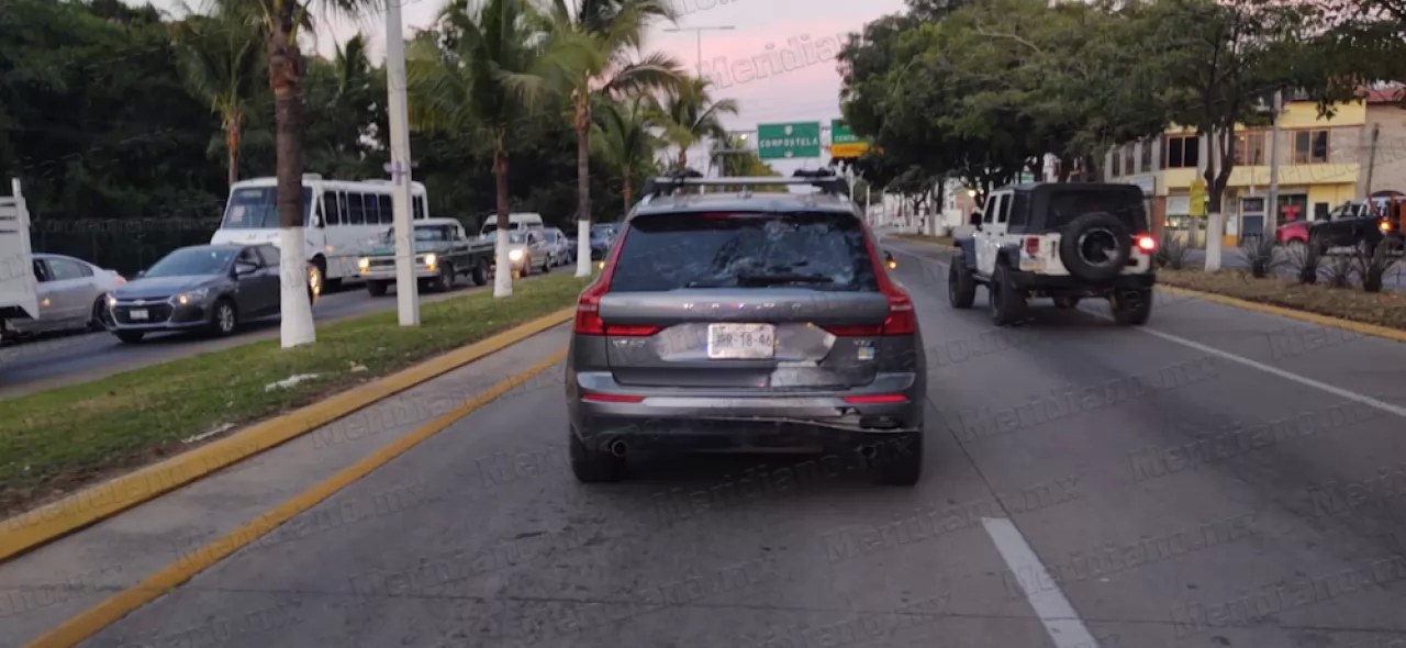 ¡uno más, motociclista chocó contra una volvo!