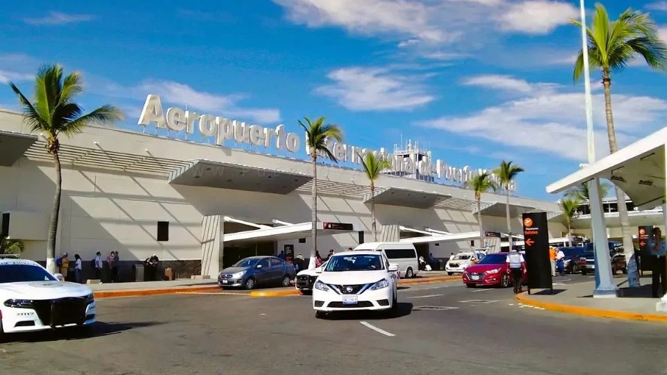Permiten ingreso de taxis de plataforma al aeropuerto tapatío