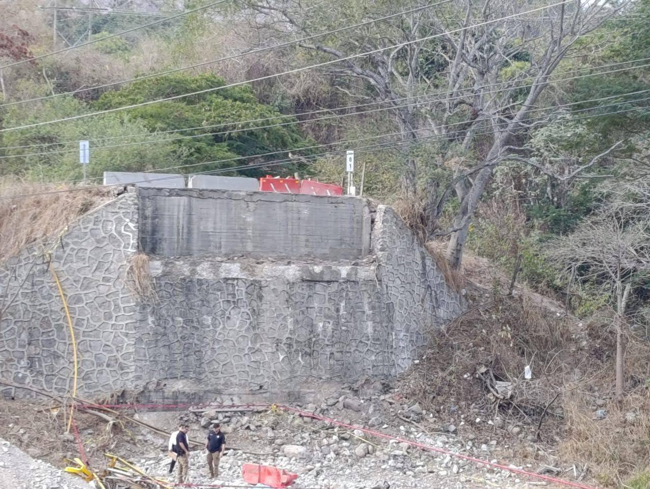Motociclista ignoró barreras antes de caer al vacío: Fiscalía