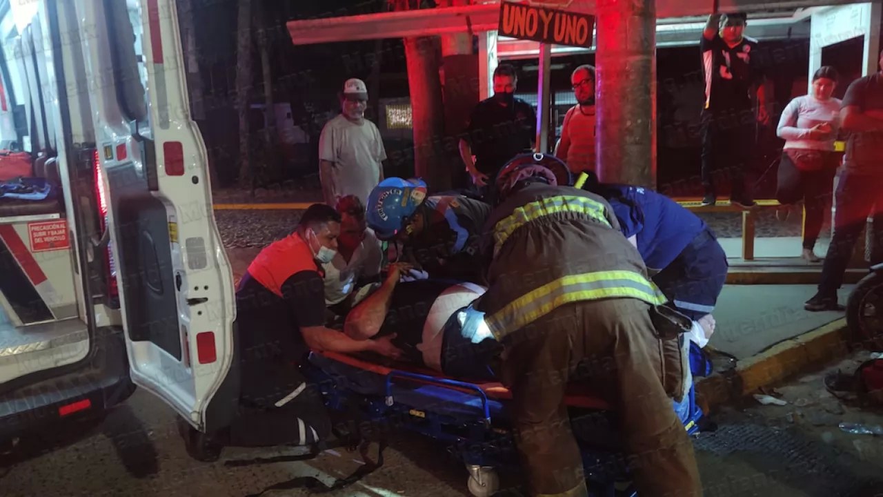 ¡otro más a la lista, camioneta atropelló a un motociclista!