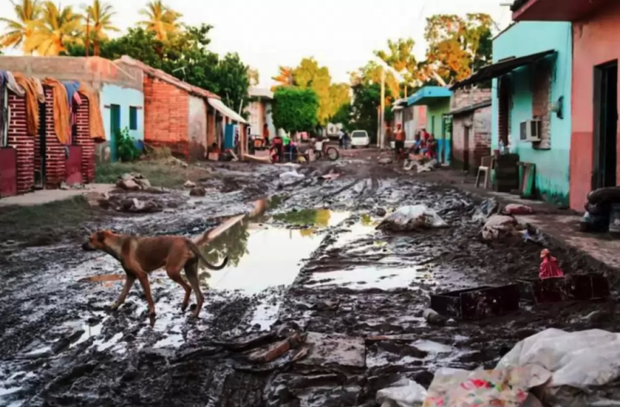 Denuncian vecinos de Tuxpan falta de agua potable