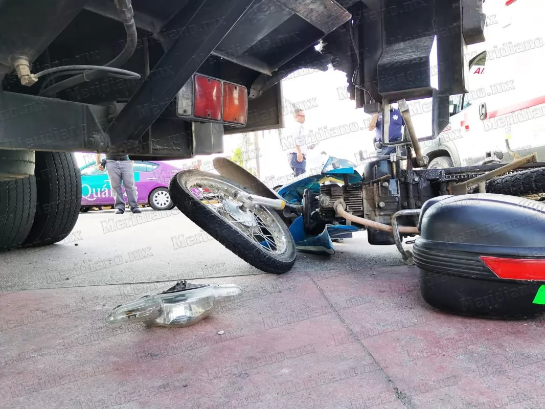 Se metió bajo un camión