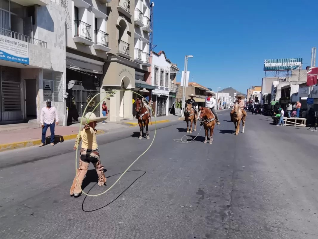 Poca afluencia social durante desfile de la Revolución Mexicana