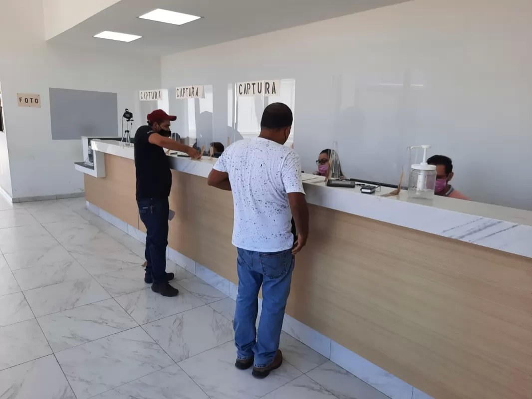 Anuncian descuentos para hombres en licencias de conducir