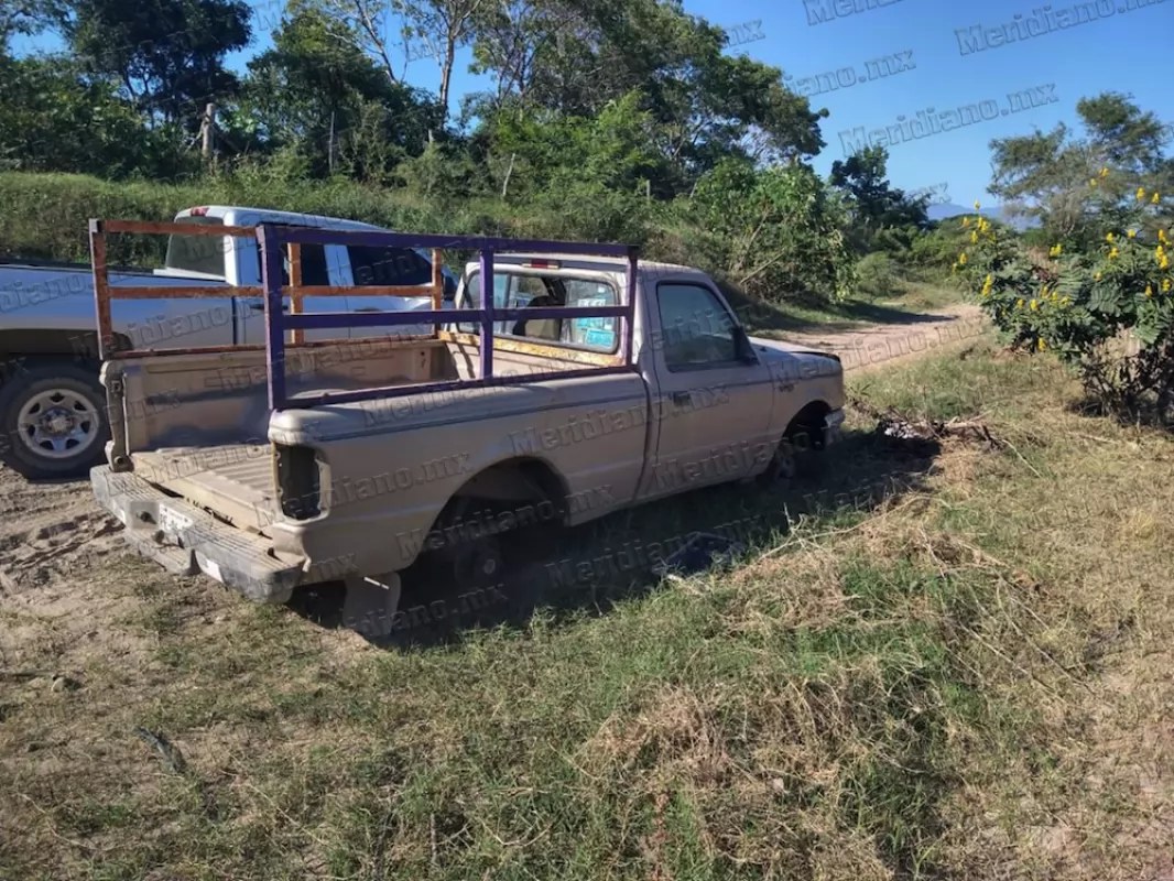 ¡abandonaron una camioneta robada!