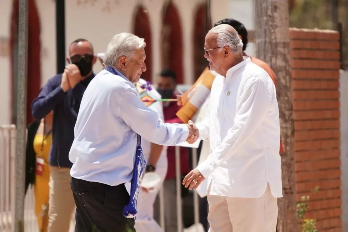 AMLO y Navarro Quintero visitan San Blas