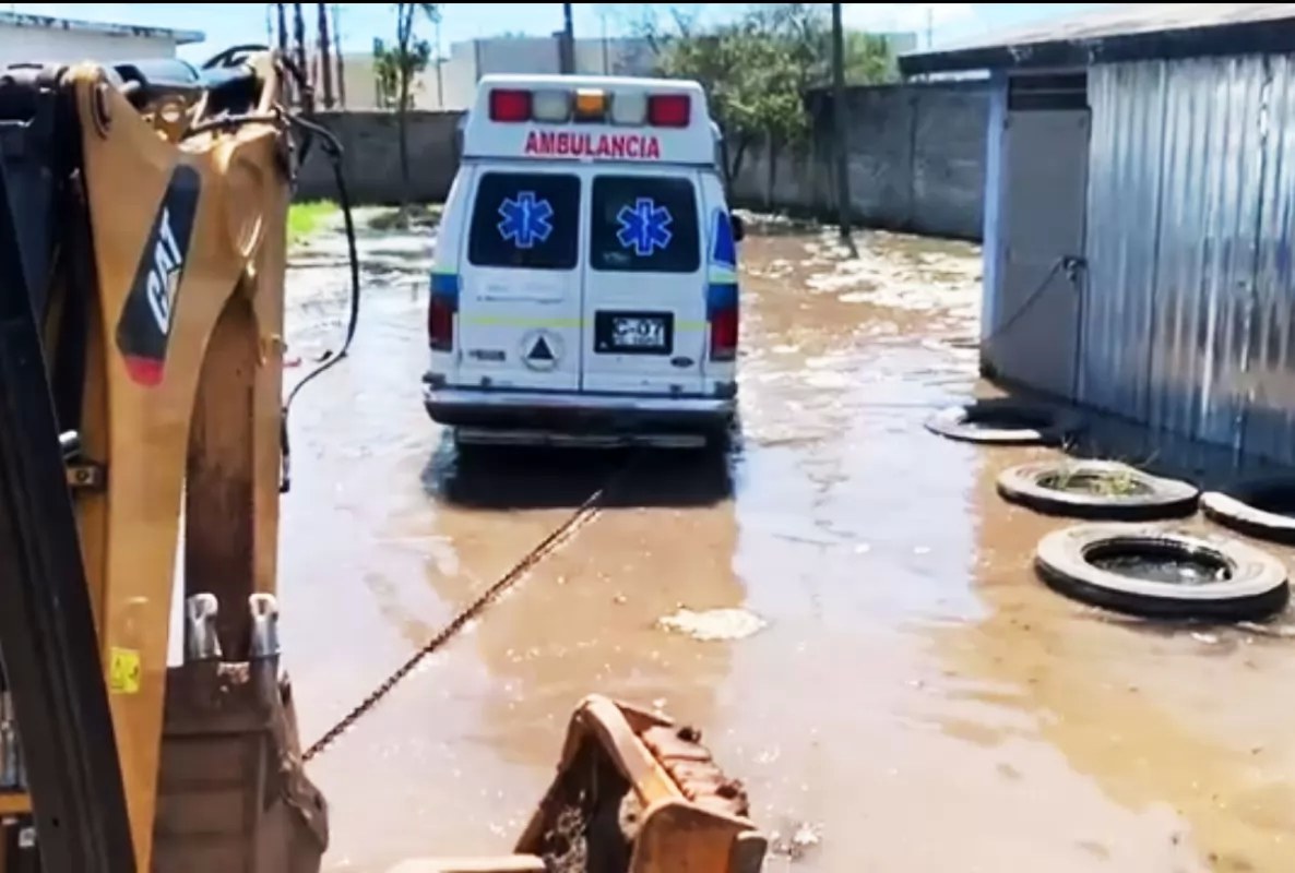 Rescata Geraldine Ponce una ambulancia abandonada