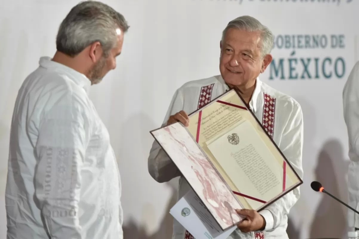 Federalizan nómina magisterial en Michoacán