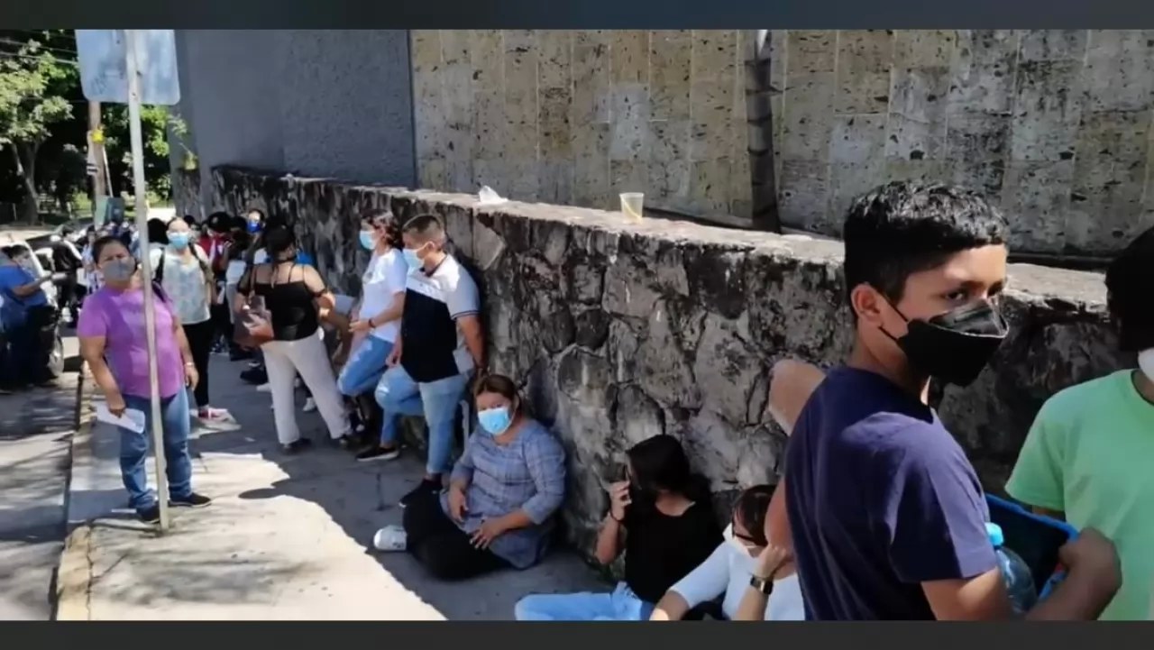 Cientos de menores reciben la vacuna antiCOVID en Tepic