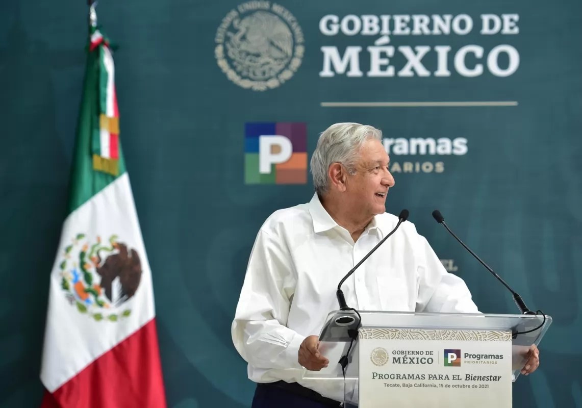 Bienvenidos los carros \"chocolate\": AMLO