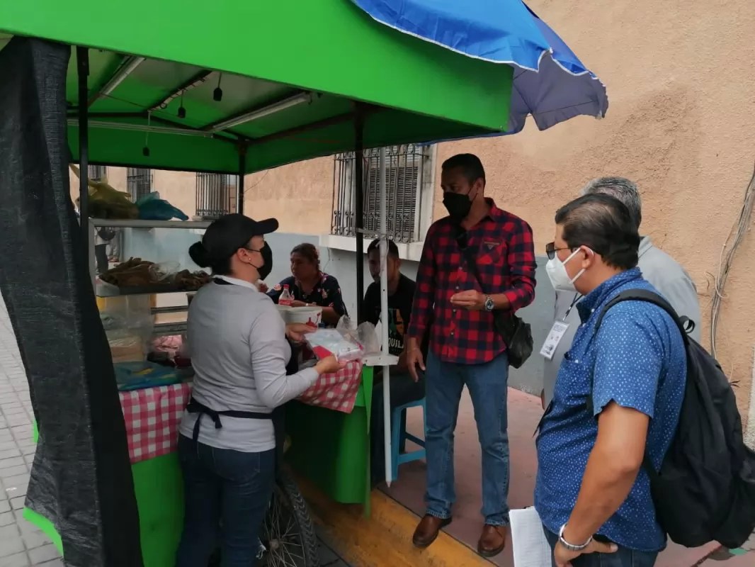 Evitan focos de infección en los negocios de Tepic