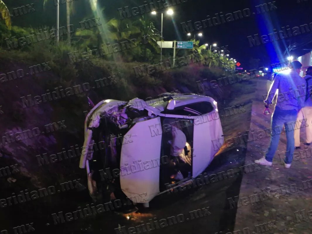 ¡aparatosa volcadura!