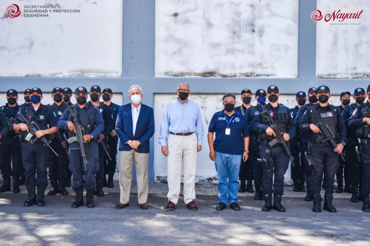 Miguel Ángel Navarro dialoga con policías y asume el compromiso de dignificar y profesionalizar su labor
