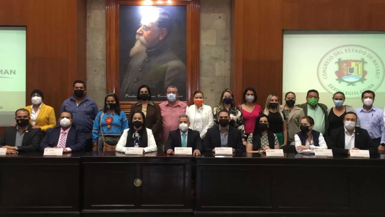 Legisladores de Nayarit bajarán su salario neto un 25%