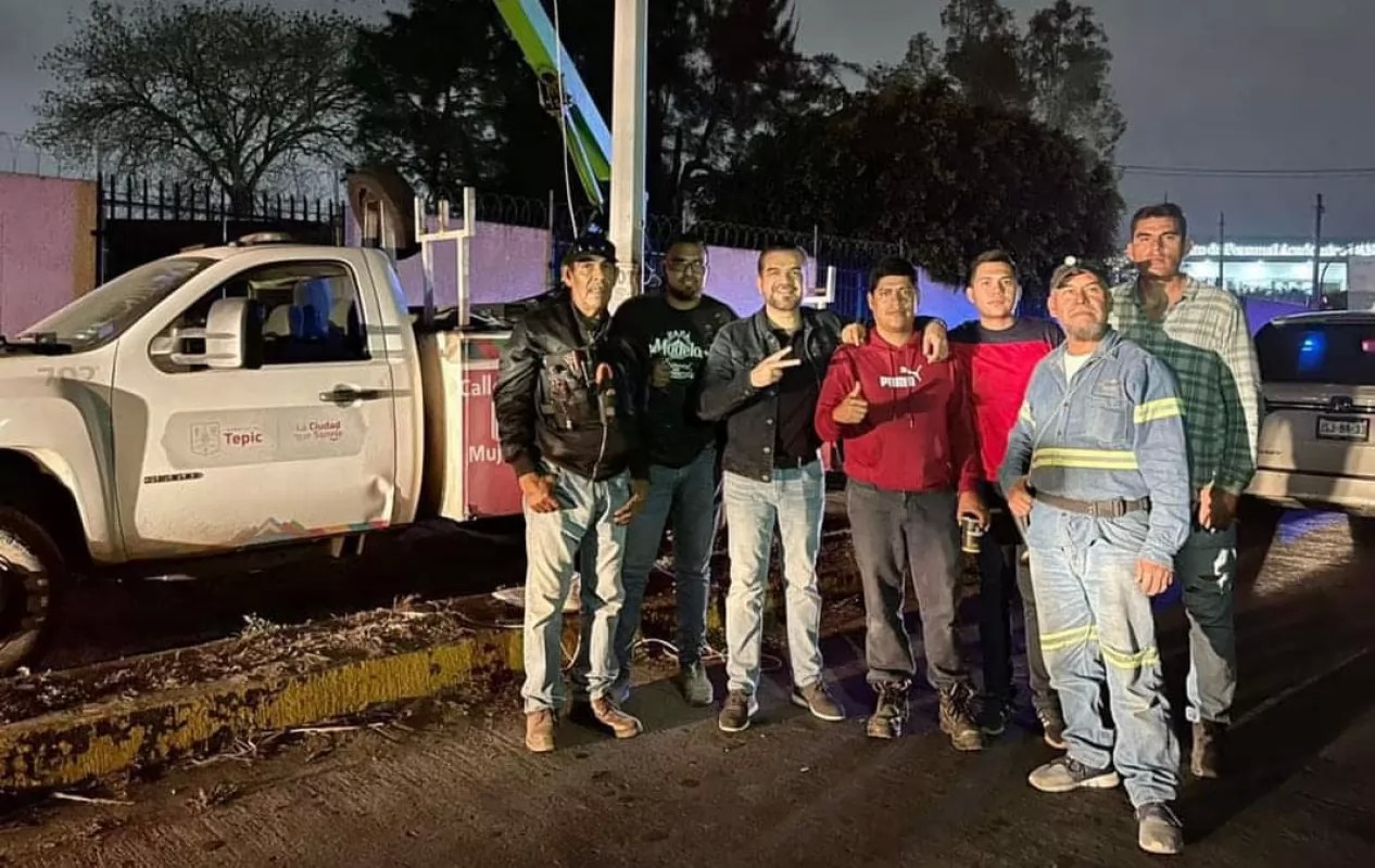 Van 10 mil lámparas  reparadas en tepic, destaca alejandro galván