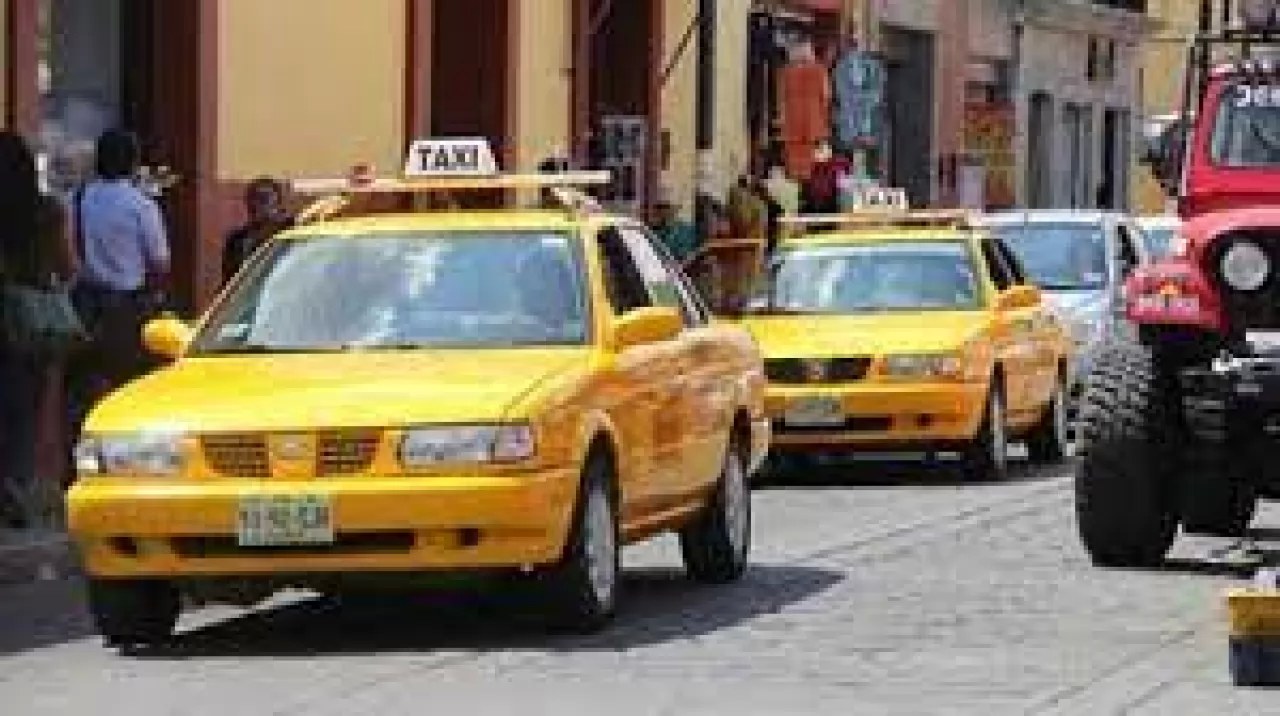 Golpea pandemia a los taxistas