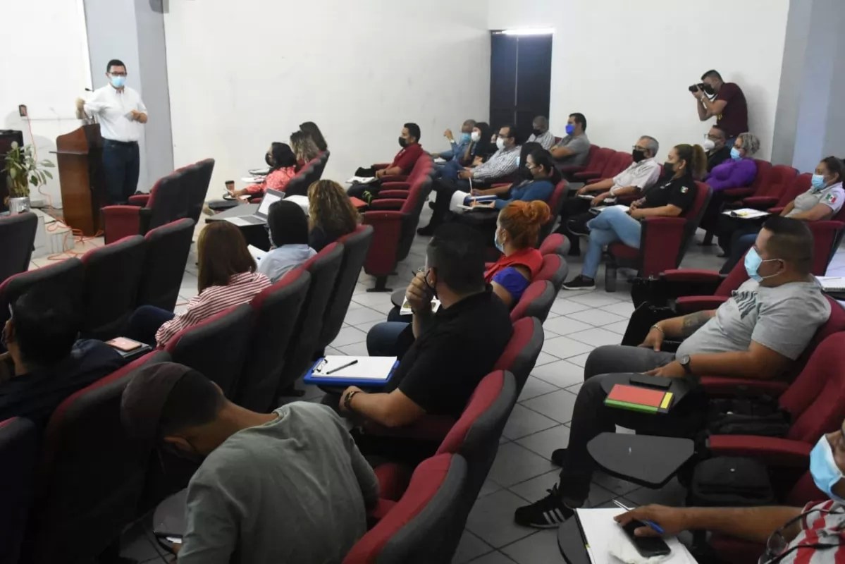 Capacita Fiscalía a personal de la Dirección de Servicios Periciales