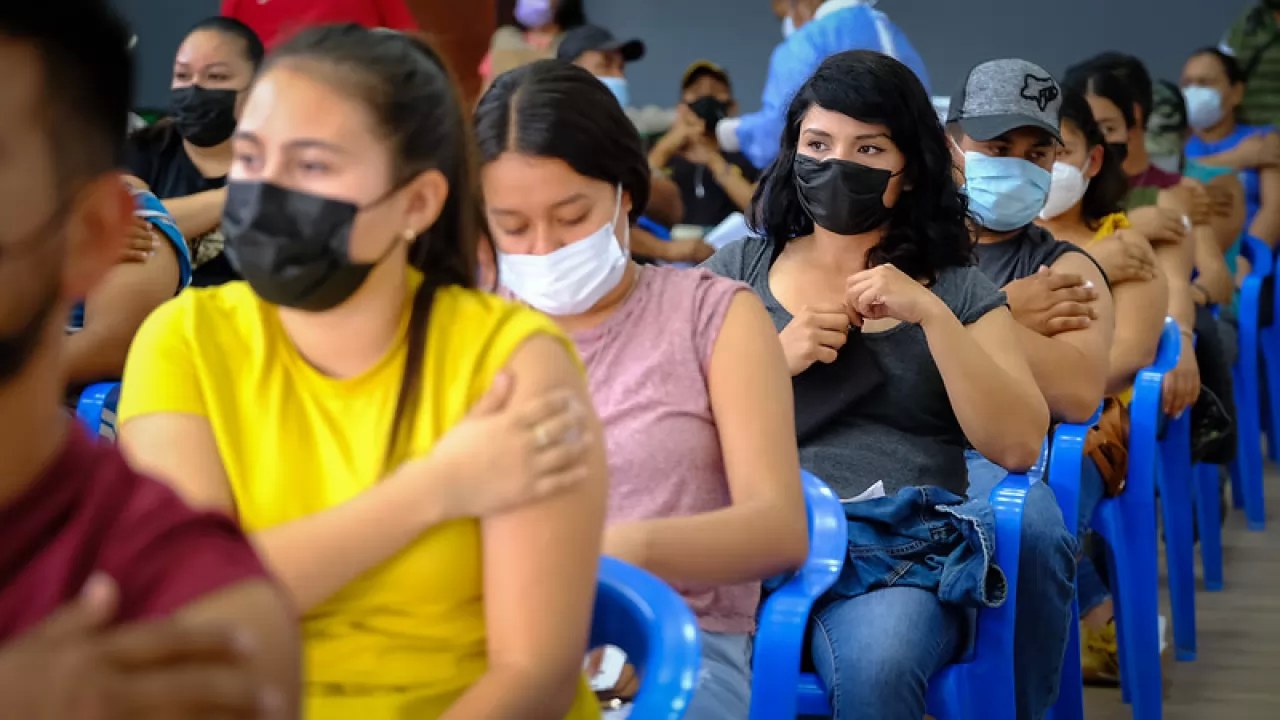 Aplican en México más de un millón 450 mil vacunas en un día