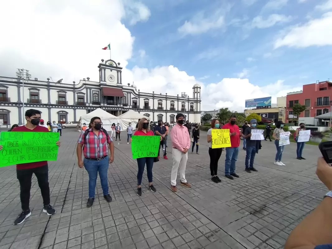 Exigen estudiantes más espacios en la UAN