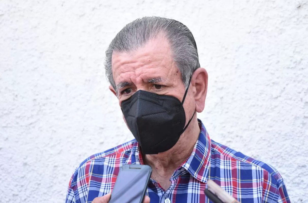 Si dan positivo a COVID, trabajadores deben aislarse con goce de sueldo