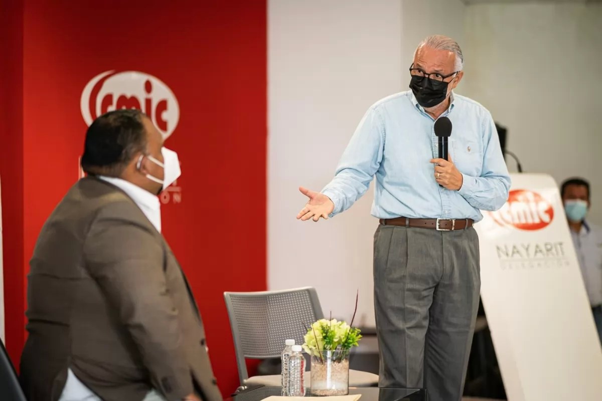 Promete Navarro Quintero piso parejo a constructoras