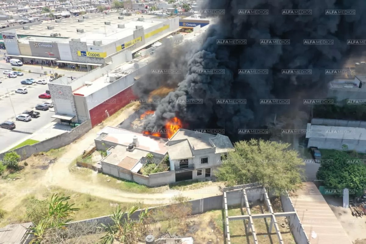 Deposito clandestino de aceite de deshecho arde en la col jazmines