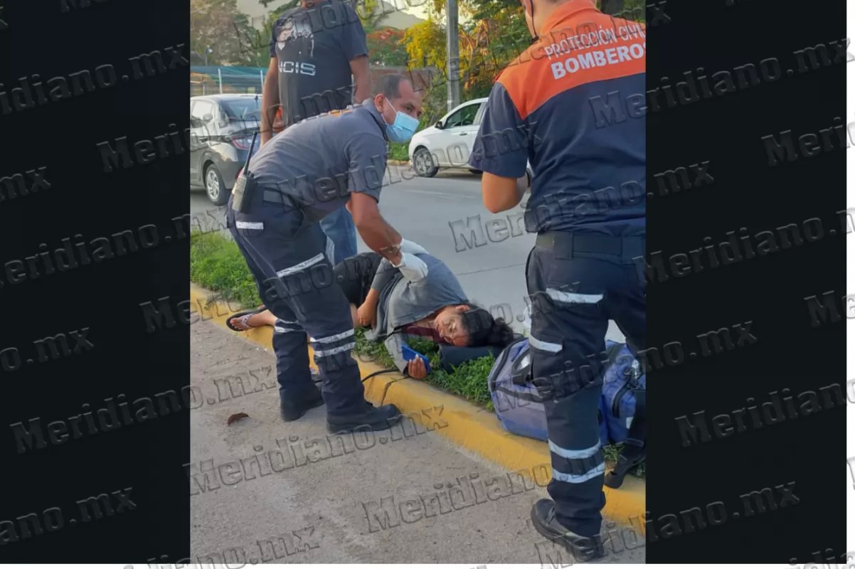 ¡mujer cayó de una camioneta!