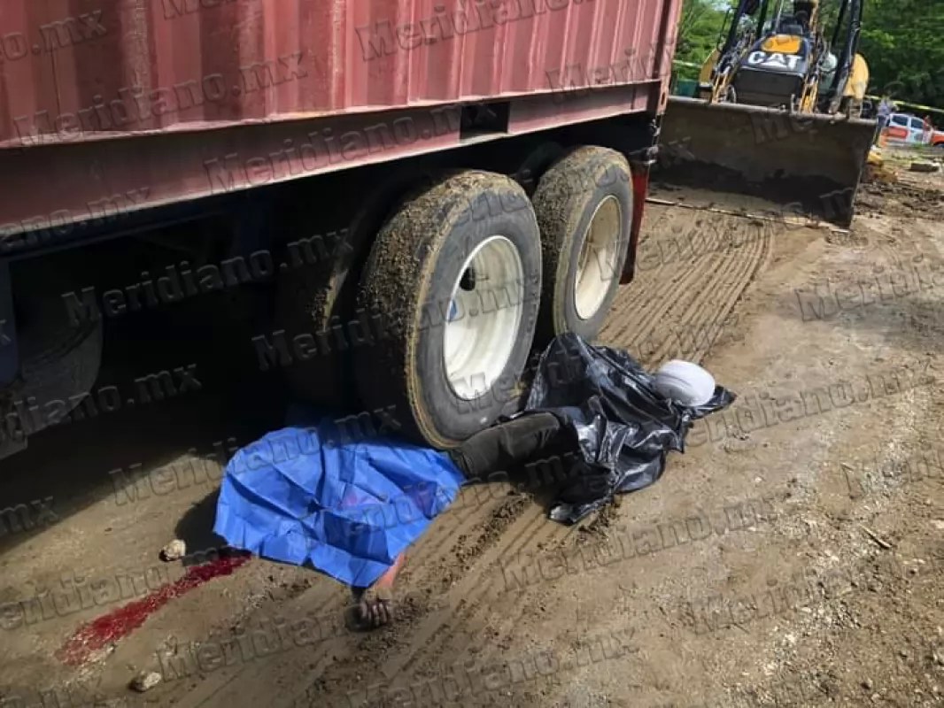 ¡murió aplastado por su propio tráiler!