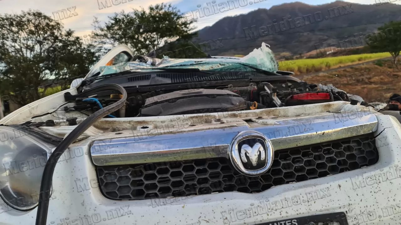 Un lesionado al volcar camioneta en la carretera 15 libre