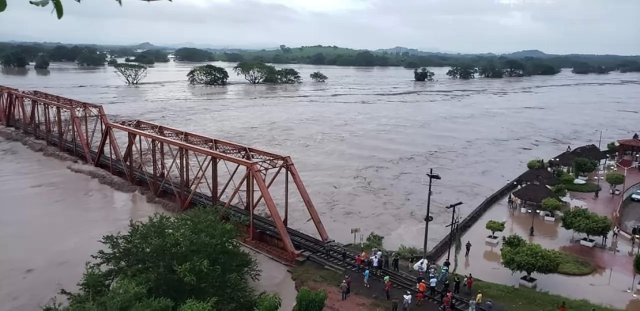 Llaman a ganaderos a prevenirse ante precipitaciones en Acaponeta