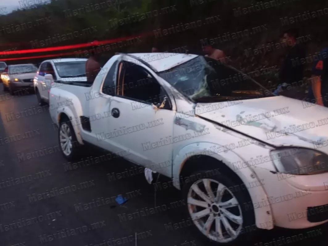 Por culpa de unos borrachos sufren aparatosa volcadura