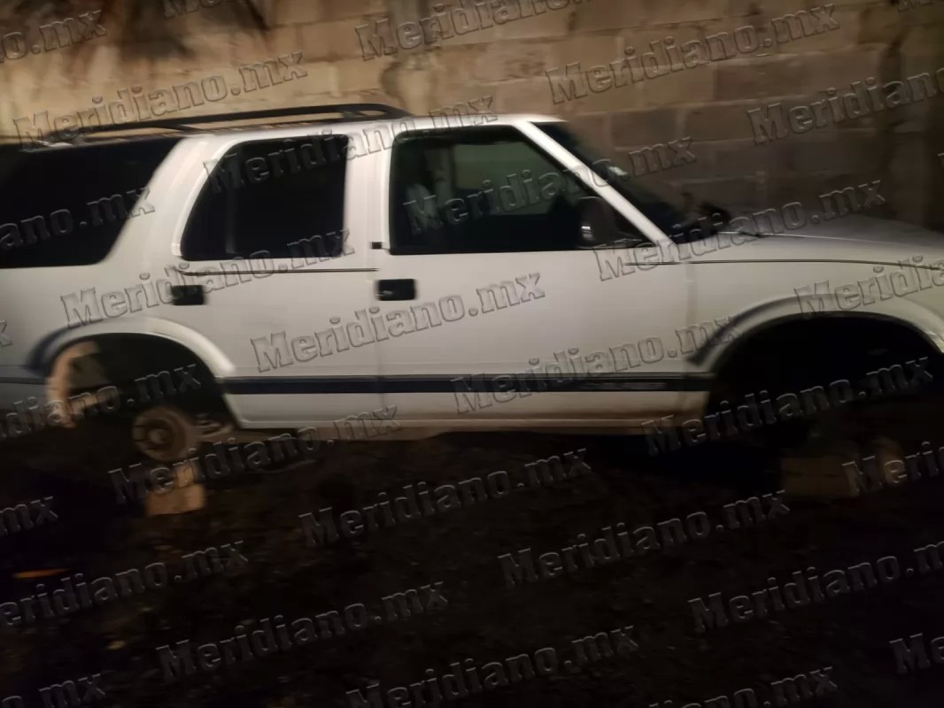 Hallan otra camioneta Semidesmantelada