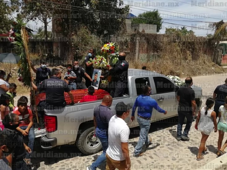 Dan último adiós a Mario Ortega, policía asesinado en Bahía de Banderas