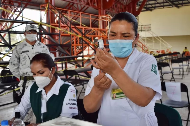 Maestros y personal educativo serán vacunados con una sola dosis