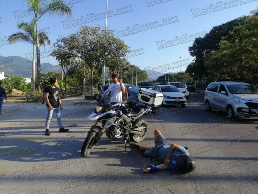 ¡fuerte choque de motociclista!