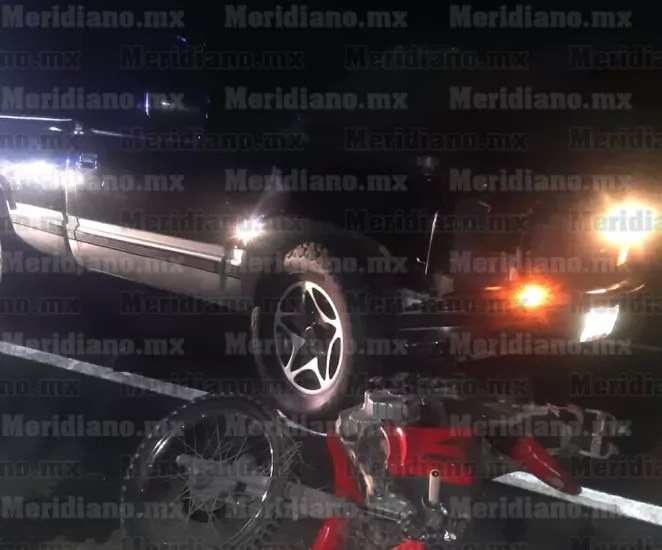 Motociclista quedó muerto a la orilla de la carretera en Ahuacatlán