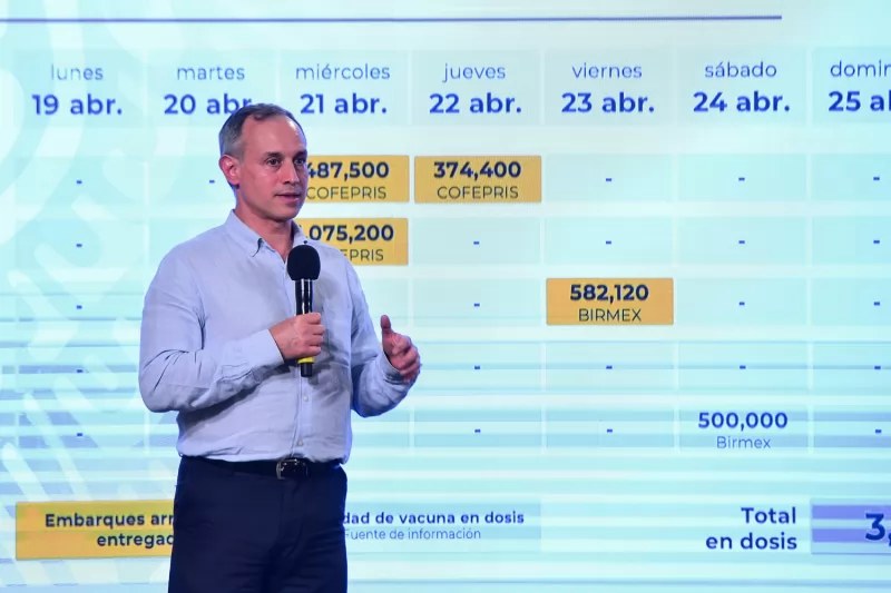 Advierte López-Gatell por información falsa respecto a la vacunación