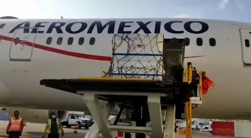 México recibe 5.7 millones de dosis para envasar de la vacuna de AstraZeneca