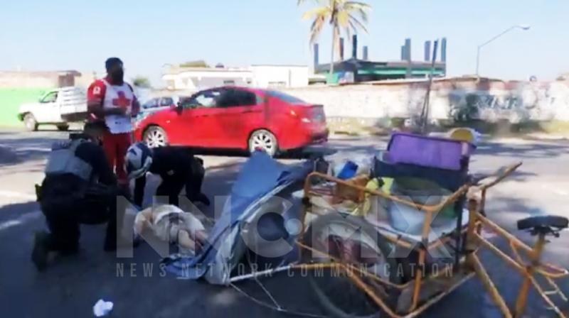 Atropellan a vendedor de frituras en periférico de la ciudad