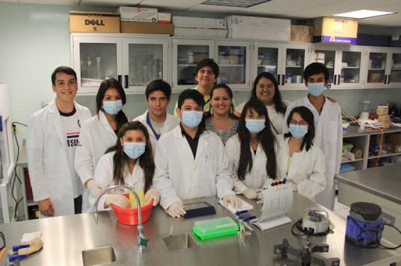 Estudiantes de medicina y periodistas tendrán que esperar vacuna: Santiago López